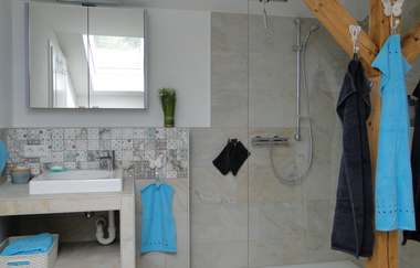 Badezimmer mit Waschbecken und Dusche | © Neckar-Zaber-Tourismus e.V.