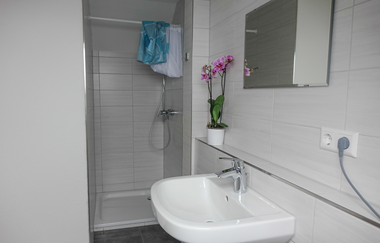 Bad mit Waschbecken und Dusche | © Neckar-Zaber-Tourismus e.V.
