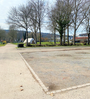 Parkplatz und Wohnmobilstellplatz in Mauer