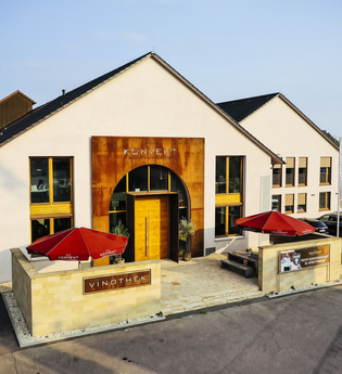 Außenbereich am Weinkonvent - schöne Sommer-Open-Air-Location | HeilbronnerLand | © Weinkonvent Dürrenzimmern eG