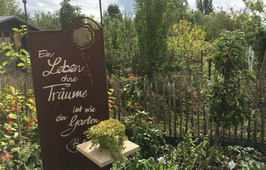 Heilkräuterführung im SANA.MUNDA Heilkräutergarten | © NZT