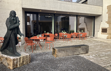 Terrasse des Hofcafés am Hölderlinhaus Lauffen | © Hölderlinhaus Lauffen am Neckar | Stadt Lauffen am Neckar