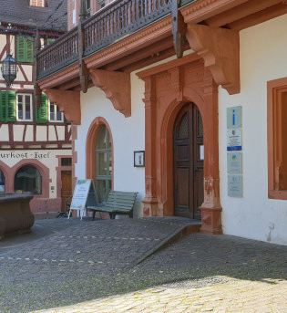 Listig, lustig, skandalös – am Brunnen gelauscht | © Dorith Floesser