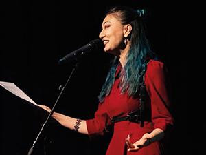 Foto einer Slammerin | © Music & Poetry (Foto: Yasmin Abbas)