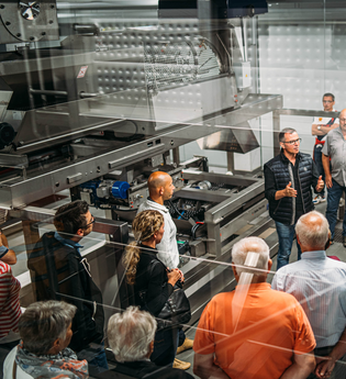 Weinblicke - die kleine Weinprobe mit Kellerführung ist ein echtes Highlight! | © Privatkellerei Rolf Willy