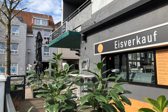 Außenbereich des Eiscafés Saloni