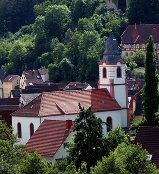 Blick auf Neidenstein und die ev. Kirche | © Frau Uschi Halter