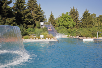 Rutschen und Wasserpilze im Freibad Güglingen | Güglingen | HeilbronnerLand | © Stadt Güglingen