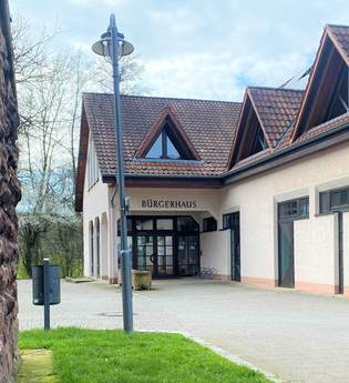 Eingang des Heimatmuseums in Wiesenbach hinter dem Rathaus