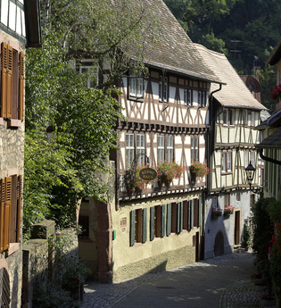 Blick in die Münzgasse, linkerhand liegt das Kerwehaus.