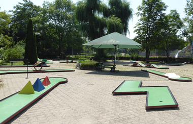 Kiosk und Minigolfanlage am Badesee "Lieblings.kiosk" | © Landratsamt Rhein-Neckar-Kreis