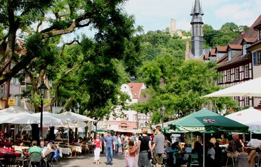 Viele Personen auf dem Marktplatz | © Astrid Hensel
