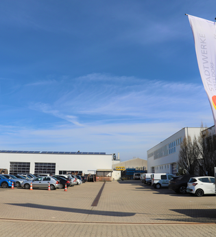 Großer Parkplatz bei den Stadtwerken Walldorf
