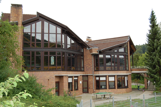 Ökumenisches Kirchenzentrum Arche in Neckargemünd von Außen | © Stadt Neckargemünd