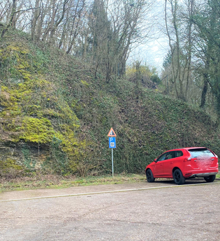 Kleiner Parkplatz in Wiesenbach