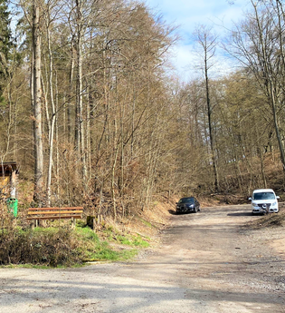 Wanderparkplatz am Wald