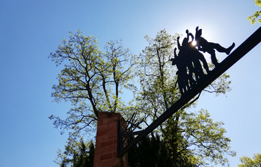 Detail des Mahnmal für Opfer von Gewalt, Krieg und Verfolgung | © Tourist Information Weinheim