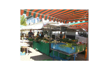 Die Bauern präsentieren ihre frischen Produkte | © Unbekannt