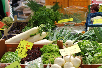 Gemüsestand auf dem Wochenmarkt