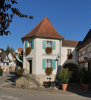 Außenaufnahme Heimat-und das Schreibmaschinenmuseum Hoffenheim mit Fachwerk | © Stadt Sinsheim