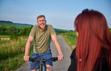 Junges Pärchen radelt durch das Land der 1000 Hügel | © Kraichgau-Stromberg Tourismus e.V.