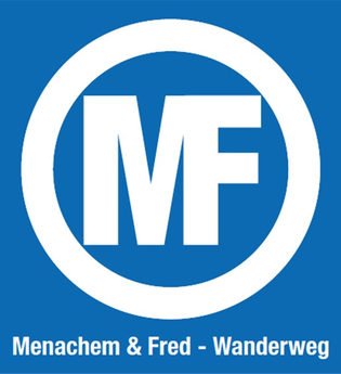 Logo von Menachem & Fred - Wanderweg, weißer Kreis mit weißen Buchstaben M und F auf blauem Hintergrund | © Stadt Sinsheim