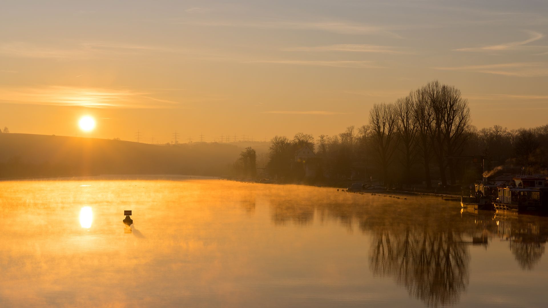 Sonnenaufgang über dem Neckar bei Lauffen