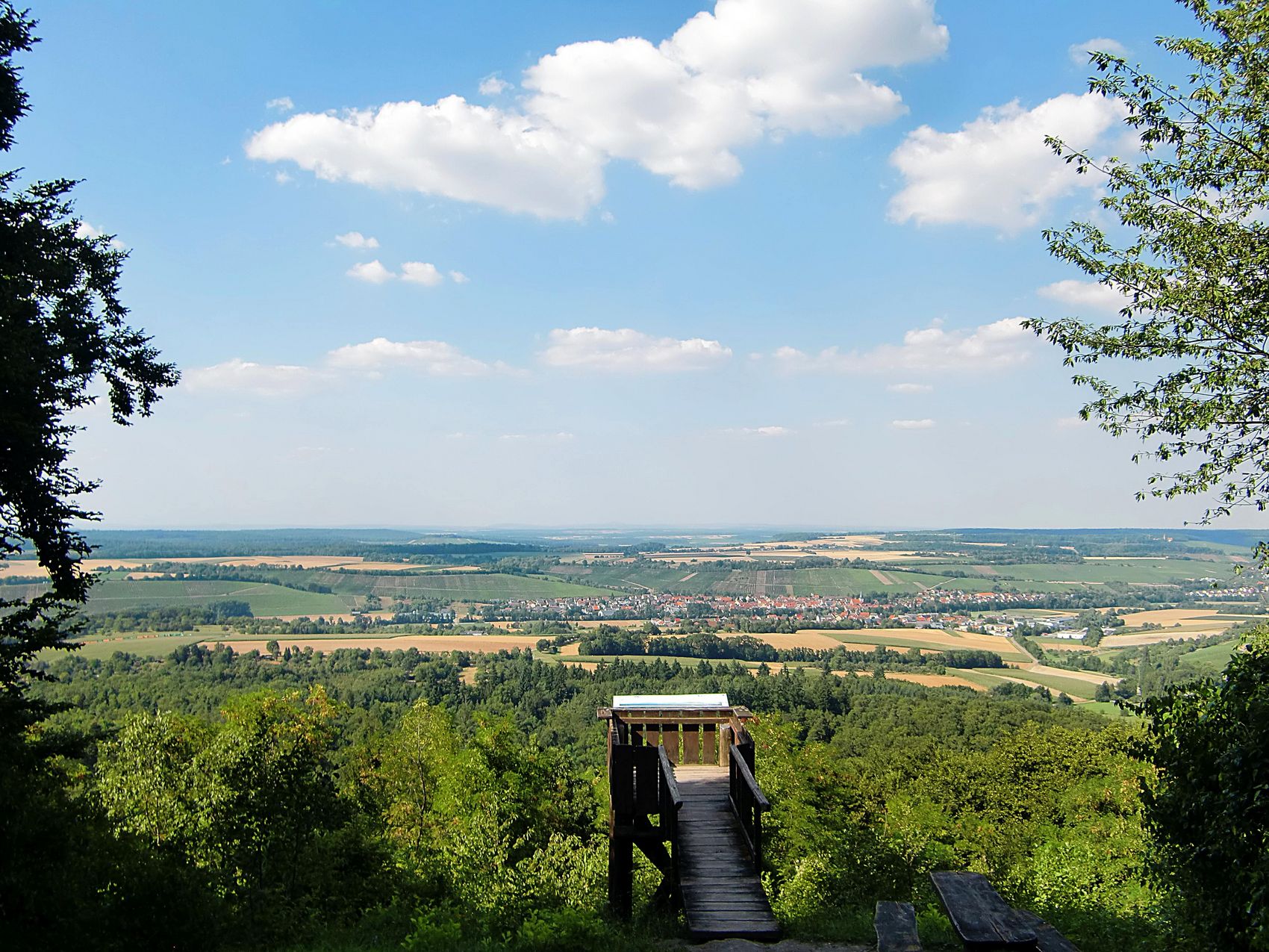 Aussichtsplattform über dem Weißen Steinbruch