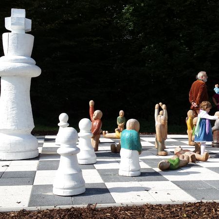 Skulptur Bauernopfer auf Eppinger Linien-Weg