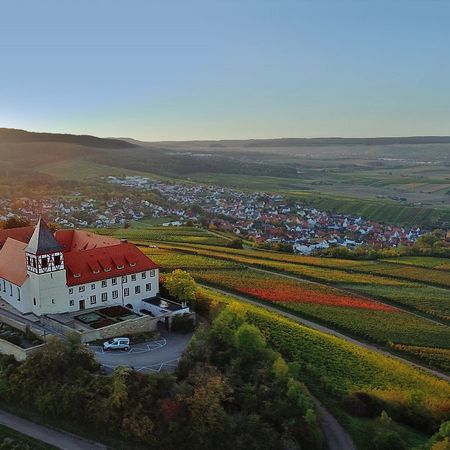 Blick von oben auf den Michaelsberg mit der Michaelskirche