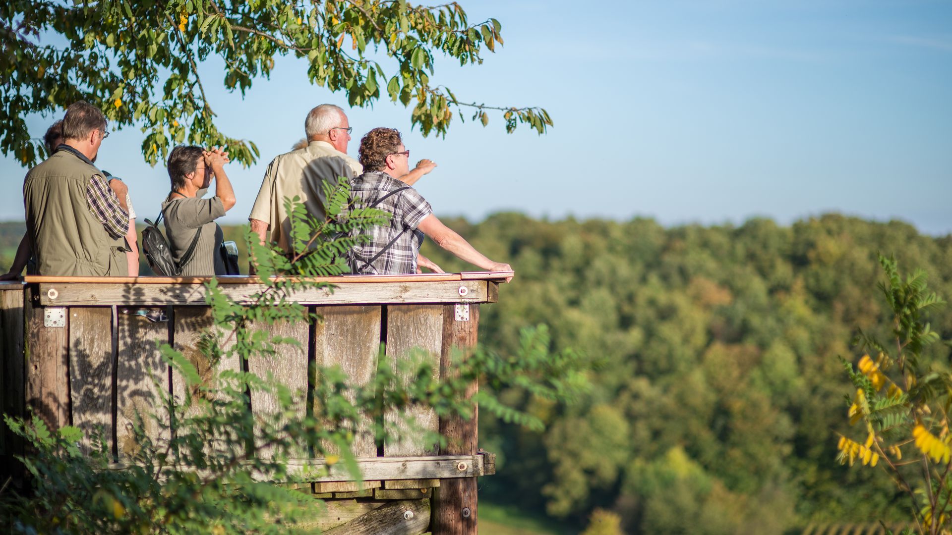Leute auf Aussichtskanzel in Brackenheim
