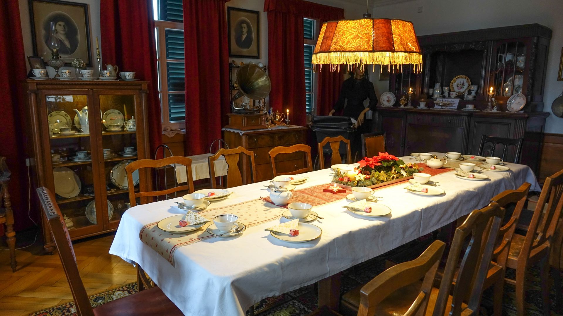 Gedeckte Kaffeetafel im Heimatmuseum Botenheim