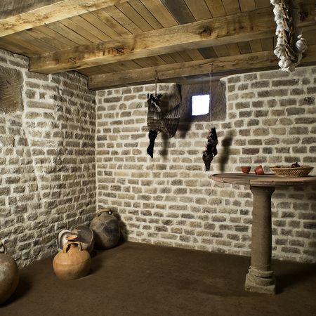 Keller im Römermuseum mit Ausstellungsstücken