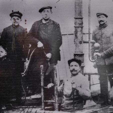 Altes schwarz-weiß Foto einer Waldenserfamilie